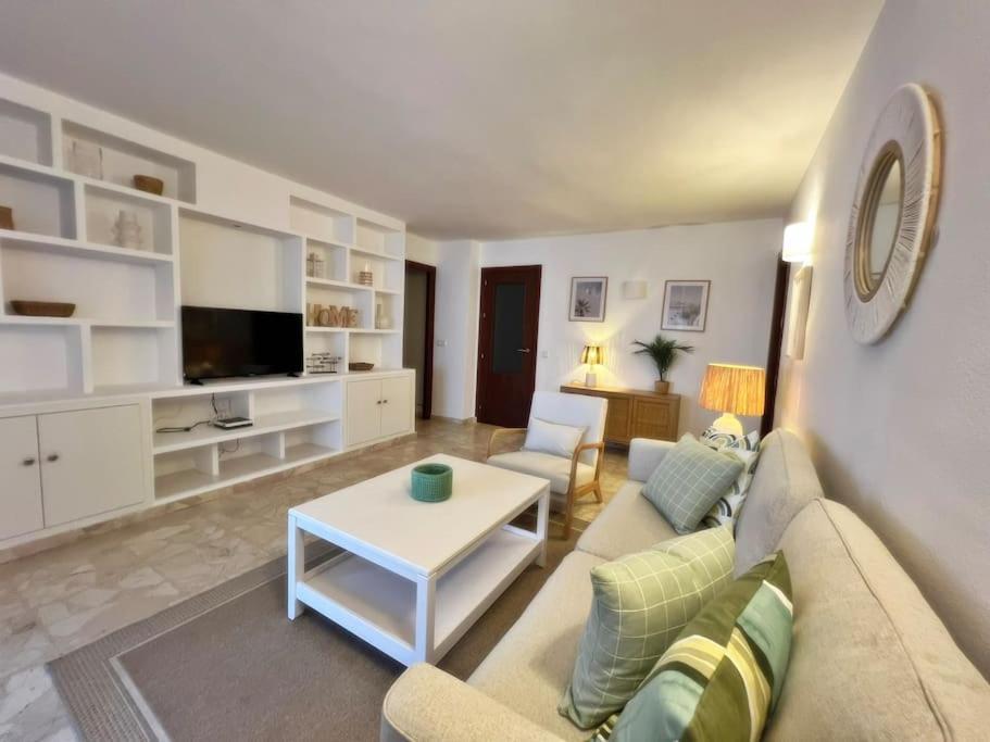 Magnifico Y Amplio Apartamento Con Terraza Фуeнхирола Екстериор снимка