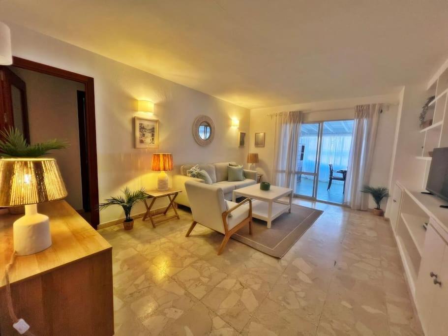Magnifico Y Amplio Apartamento Con Terraza Фуeнхирола Екстериор снимка