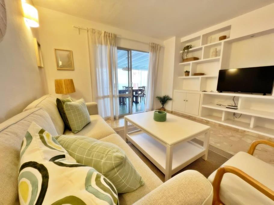 Magnifico Y Amplio Apartamento Con Terraza Фуeнхирола Екстериор снимка