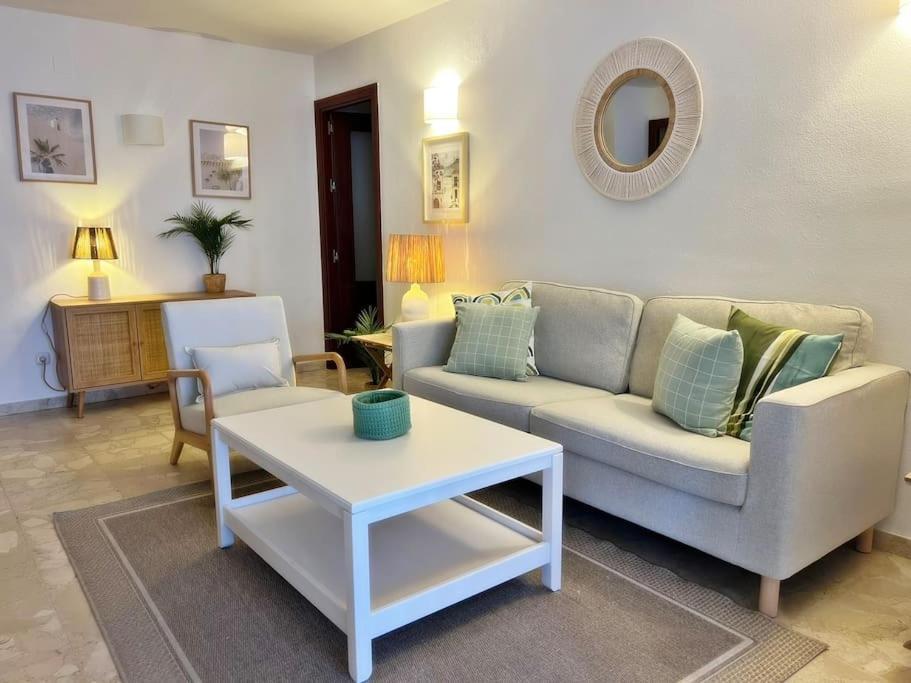 Magnifico Y Amplio Apartamento Con Terraza Фуeнхирола Екстериор снимка