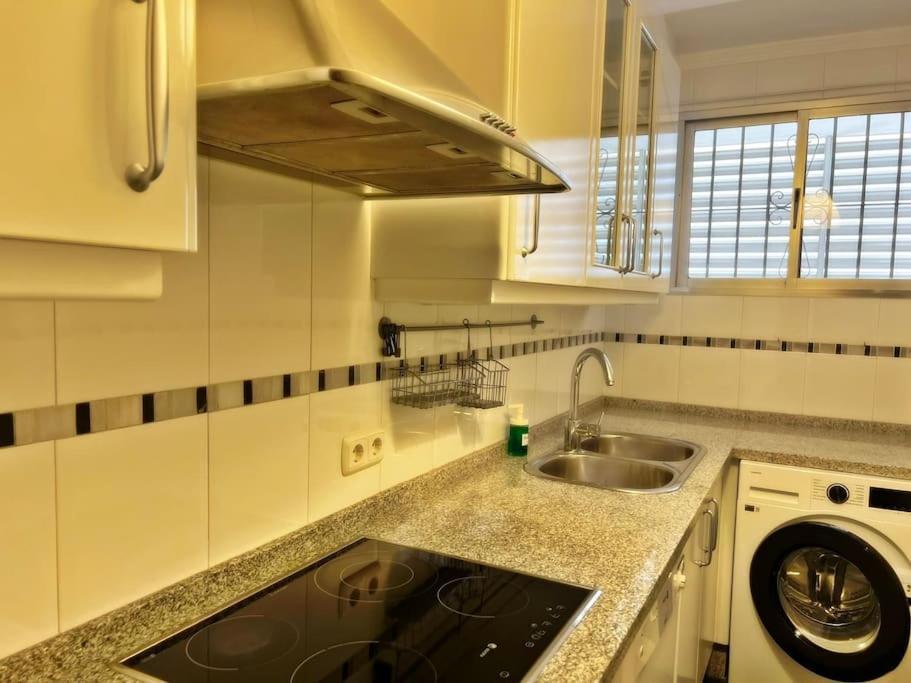 Magnifico Y Amplio Apartamento Con Terraza Фуeнхирола Екстериор снимка
