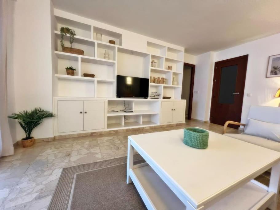 Magnifico Y Amplio Apartamento Con Terraza Фуeнхирола Екстериор снимка