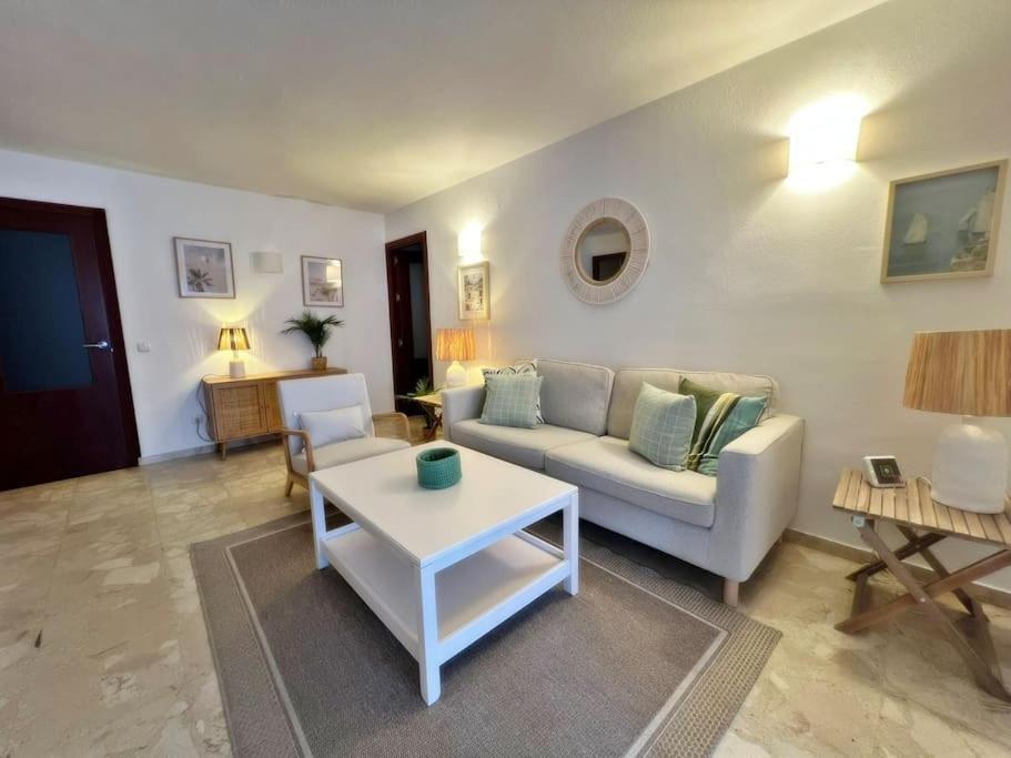Magnifico Y Amplio Apartamento Con Terraza Фуeнхирола Екстериор снимка